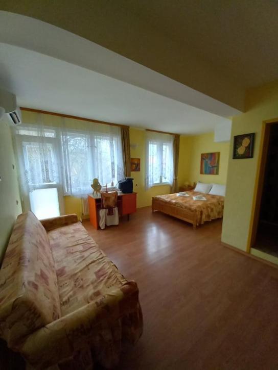 Hadjibulevata Guest House Kovachevtsi Exterior photo
