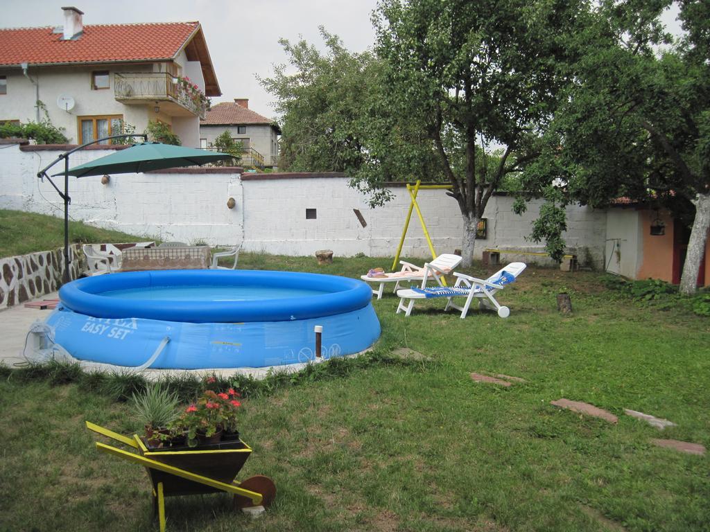 Hadjibulevata Guest House Kovachevtsi Exterior photo