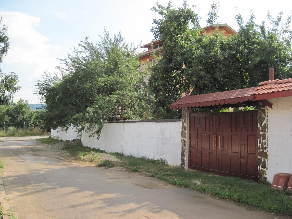 Hadjibulevata Guest House Kovachevtsi Exterior photo